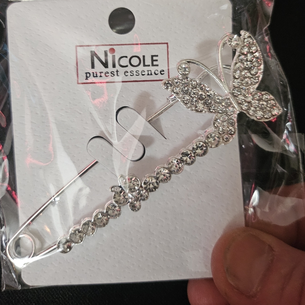 NWT Stylish safety pin style brooch with rhinestones